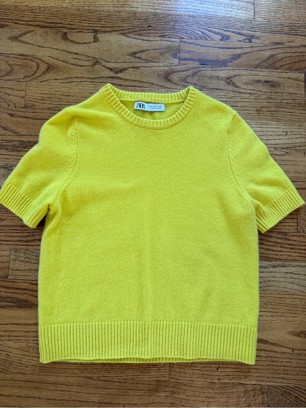 Zara Short-Sleeve Crewneck Sweater in Yellow